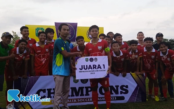 Thumbnail Berita - Pecundangi Bolang FC 1-0, Garuda Jaya Juara Trenggalek Soccer League