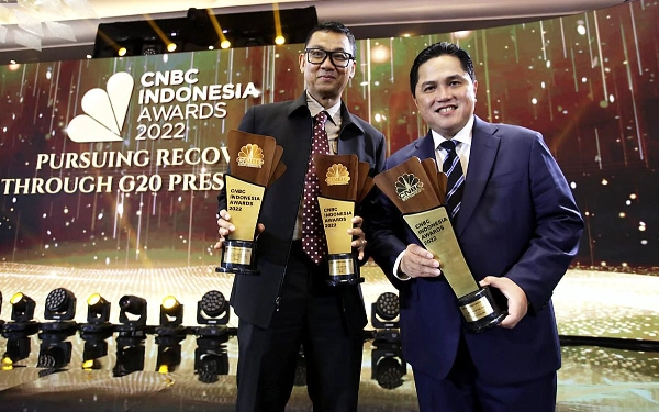 Thumbnail Berita - Top, Dirut PLN Dinobatkan Jadi CEO of The Year