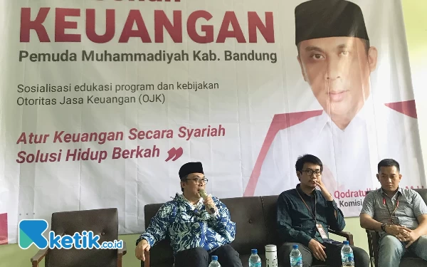 Thumbnail Berita - Agar Warga Tak Terjerat Riba, Komisi XI DPR RI Terus Kampanyekan Keuangan Syariah