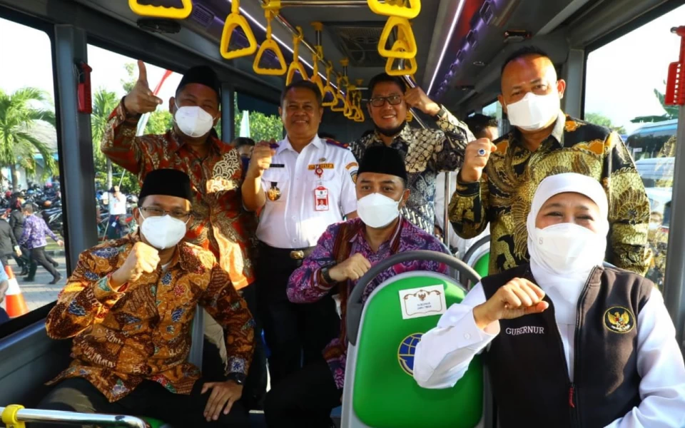 Thumbnail Berita - Besok, Gubernur Khofifah Gratiskan Bus Trans Jatim Seharian Penuh