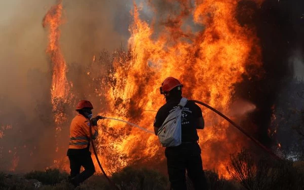 Thumbnail Berita - Gedung Kemenkumham Terbakar, 13 Damkar Diterjunkan 