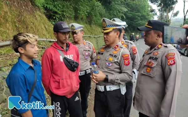 Thumbnail Berita - Satlantas Polresta Bandung Tertibkan Pedagang Air Mineral