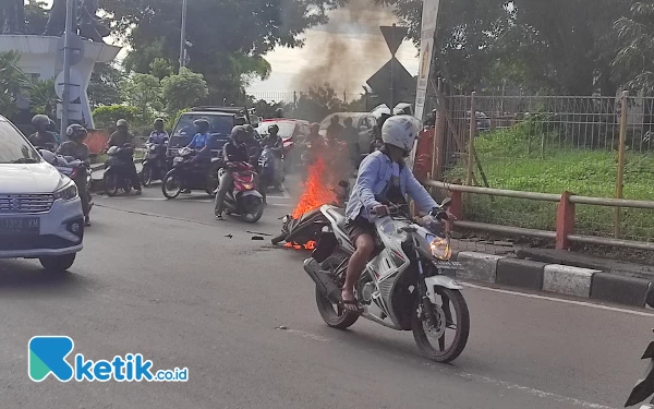 Thumbnail Berita - Hendak Berangkat Kerja, Motor Hangus Terbakar