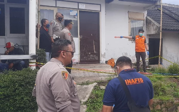 Thumbnail Berita - Diduga Korban Pembunuhan, Mayat Wanita Tanpa Busana Ditemukan di Dalam Rumah