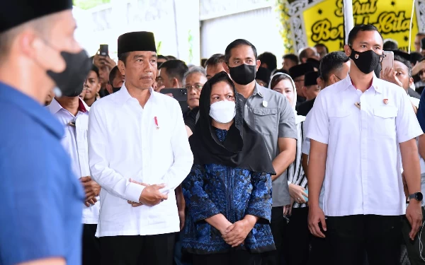 Thumbnail Berita - Istri Moeldoko Meninggal, Presiden Jokowi dan Iriana Takziah ke Rumah Duka