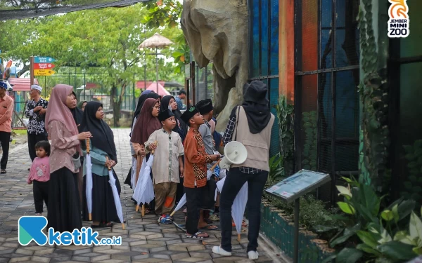 Thumbnail Berita - Yuk Berbagi, Jember Mini Zoo Punya Program Donasi Paket Eduwisata untuk Anak Yatim