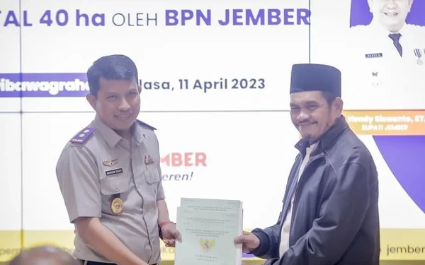 Thumbnail Berita - Amankan Aset PTPN X, BPN Jember Serahkan 32 Sertifikat