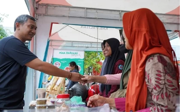 Thumbnail Berita - Bupati Kunjungi Bazar Ramadan di Plud Pacitan