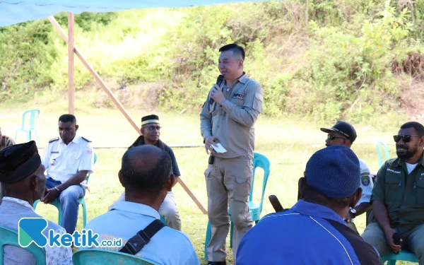 Thumbnail Berita - Kunjungi Kampung Seraran, Bupati Freddy Thie Ajak Warga Awasi Program Pemda Kaimana