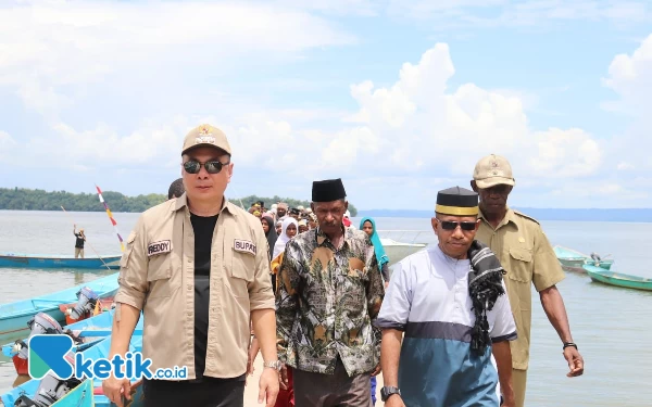 Thumbnail Berita - Bupati Kaimana Freddy Thie 'Ahoknya' Papua tapi Kalem dan Rendah Hati