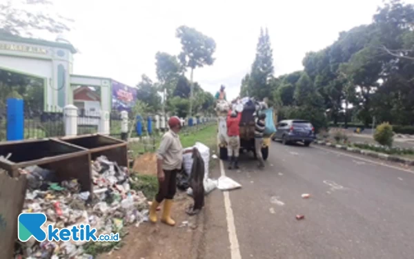 Thumbnail Berita - Pasca Libur Sampah Meningkat, DLH Kerahkan 19 Armada