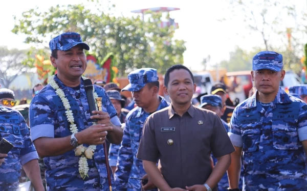 Thumbnail Berita - Latihan Pesawat Tempur TNI AU di Lumajang Jadi Military Tourism