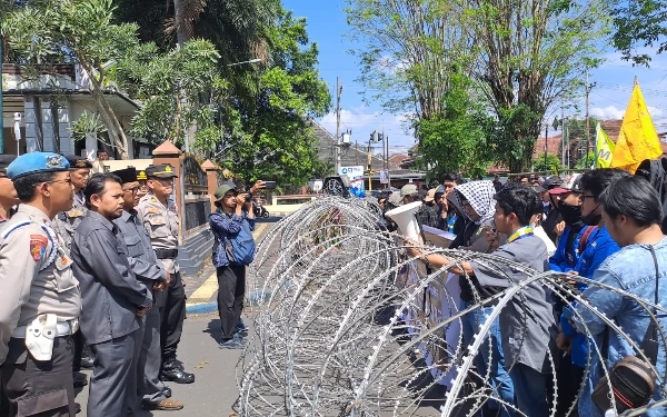 Thumbnail Berita - Aksi Mahasiswa PMII Tuntut Pembahasan RTRW dan RDTR Jember