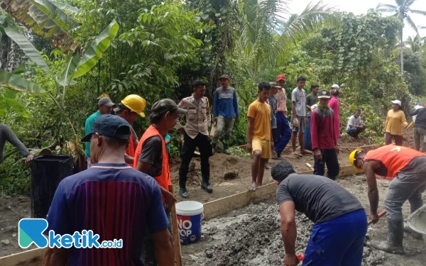 Thumbnail Berita - Tak Sepakat Lokasi Jalan Beton, Warga Curhat ke Bhabinkamtibmas