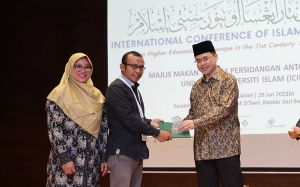 Thumbnail Berita - UIN KHAS Raih Predikat Best Paper Award pada International Conference di Brunei