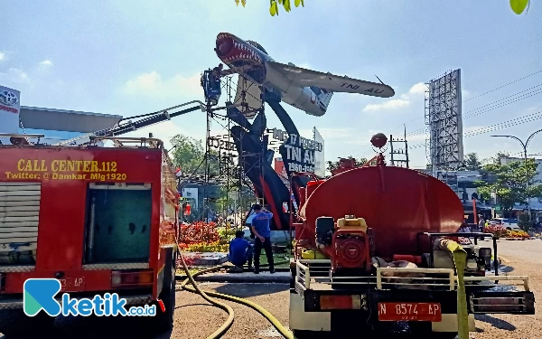 Thumbnail Berita - TNI AU Gandeng TACB Bersihkan Monumen Pesawat MiG 17 Fresco