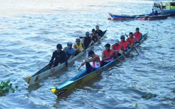 Thumbnail Berita - Lomba Balap Jukung Semarakkan Bulan Suroan di Pacitan