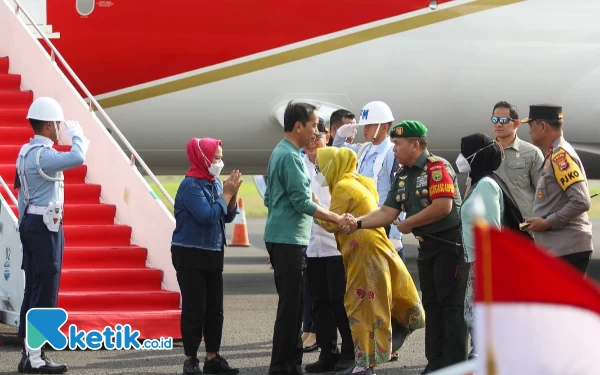 Thumbnail Berita - Tiba di Bengkulu, Jokowi Dijadwalkan Resmikan Tol Bengkulu-Taba Penanjung