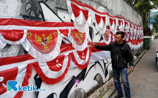 Thumbnail Berita - Pedagang Bendera Musiman Asal Garut Banjiri Kota Batu