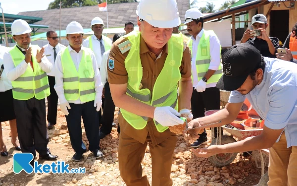 Thumbnail Berita - Groundbreaking MIN Kampung Baru Kaimana, Freddy Thie: Madrasah Bantu Cetak Generasi Bermoral