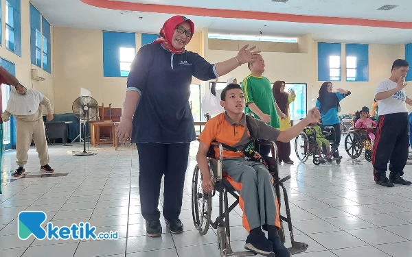 Thumbnail Berita - Perjuangan Isrumila, 27 Tahun Mengabdi untuk Anak Disabilitas