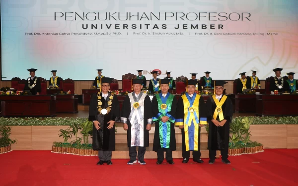 Thumbnail Berita - Sosok Tiga Guru Besar Universitas Jember, Belajar Kriptografi Hingga Jadi Kiai