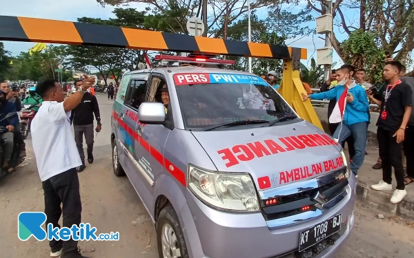 Thumbnail Berita - Jembatan Mahkota 2 Samarinda Dipadati Ambulans, Ini yang Terjadi