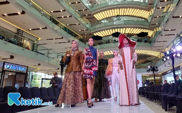 Thumbnail Berita - Bangkitkan Industri Fashion , APPMI Jatim Kembali Gelar Fashion Show