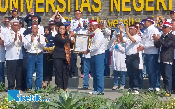 Unesa Berhasil Pecahkan Rekor Pembuatan Video Deklarasi Anti Narkoba Terbanyak