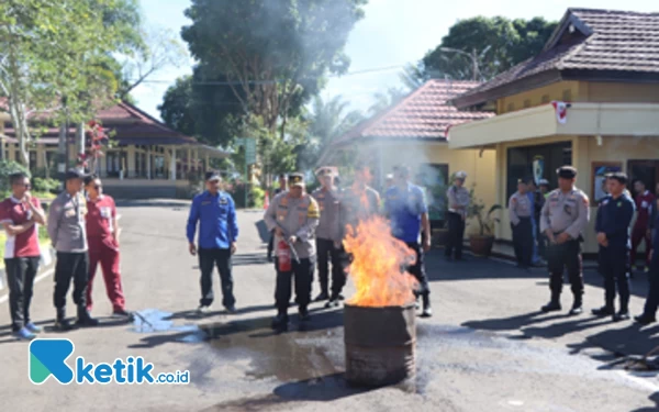 Thumbnail Berita - Polres Pagaralam Gelar Simulasi Penggunaan APAR