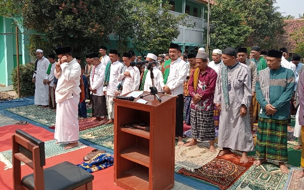 Alami Kekeringan, Pemerintah Desa dan MUI Warudoyong Cianjur Gelar Shalat Istisqo