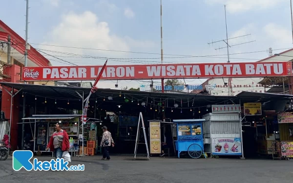 Menikmati Alun-Alun Kota Batu Sambil Kulineran di Pasar Laron