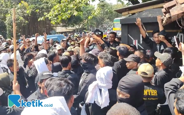 Thumbnail Berita - Ditolak Anggota, Tugu PSHT di Jember Gagal Dibongkar