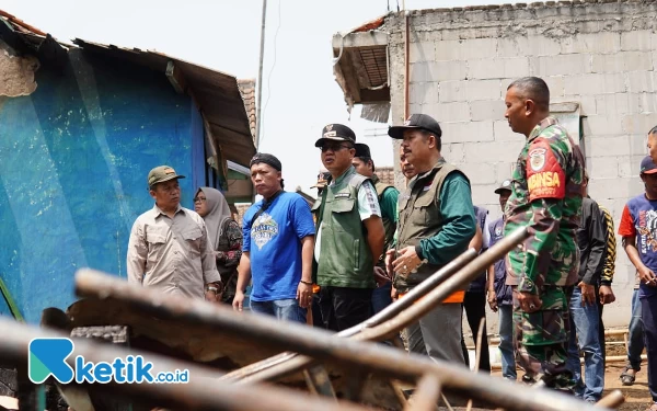 Thumbnail Berita - Bupati Bandung Hadir di Tengah Warga Tertimpa Musibah