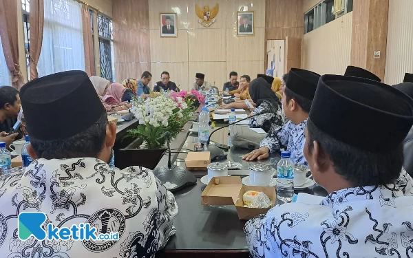 Thumbnail Berita - Formasi P3K Guru Hanya 26, Guru Honorer Jember Mengadu ke Dewan