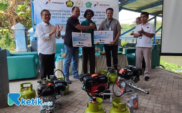 Thumbnail Berita - Puluhan Nelayan Sidoarjo Dapat Bantuan Mesin Kapal Bahan Bakar LPG Gratis dari Pemerintah