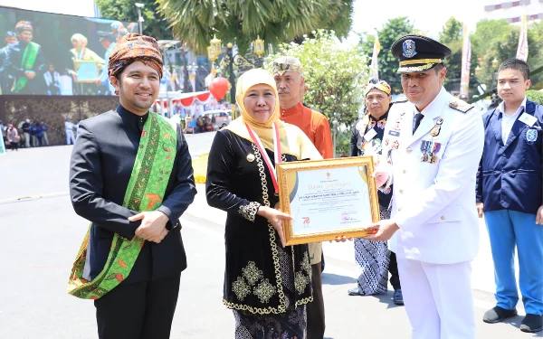 Thumbnail Berita - Satpol PP Jatim Panen Penghargaan pada Peringatan Hari Jadi ke-78 Provinsi Jawa Timur