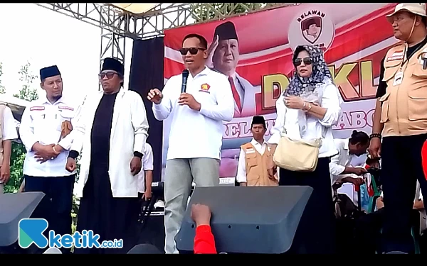 Thumbnail Berita - Ratusan Massa  Hadiri Deklarasi Relawan 08 Prabowo Presiden 2024