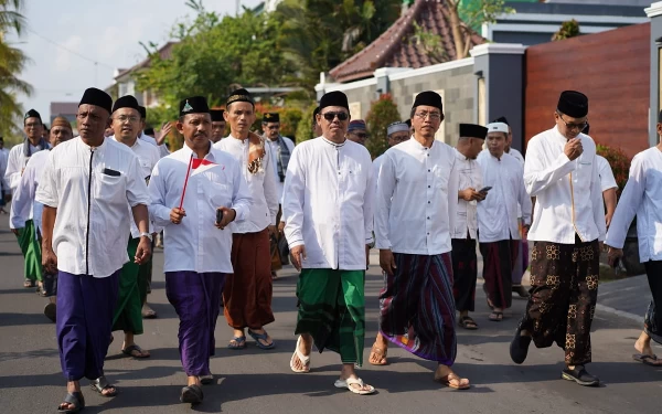 Thumbnail Berita - Semarak Hari Santri Nasional UIN KHAS Jember, Meneladani Nilai Kesederhanaan Memakai Sarung