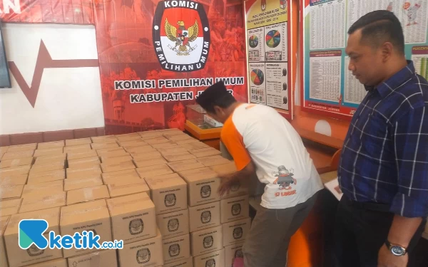 Thumbnail Berita - KPU Jember Terima 309 Box Tinta Pemilu Logistik Tahap Pertama