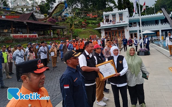 Thumbnail Berita - Antisipasi Banjir, Gubernur Jatim Harap Kepala Daerah Keruk Sungai yang Alami Sedimentasi