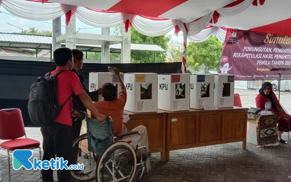 Thumbnail Berita - Jelang Pelaksanaan Pemilu 2024 KPU Bangkalan Gelar Simulasi Pencoblosan