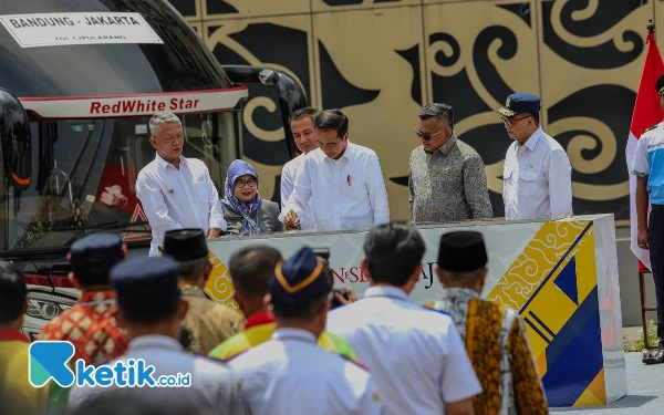 Thumbnail Berita - Resmikan Terminal Leuwipanjang Bandung, Jokowi: Keren Banget!