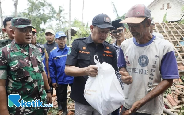 Thumbnail Berita - Pj  Bupati Pamekasan Tinjau Langsung Korban Bencana Alam di Kecamatan Kadur