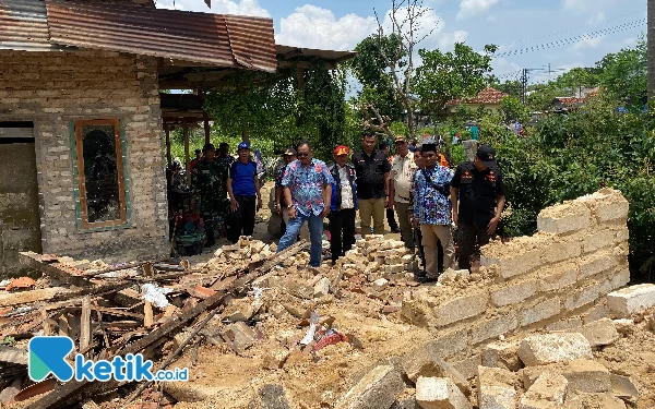 Thumbnail Berita - Ratusan Rumah di Kabupaten Pamekasan Rusak Akibat Hujan Disertai Angin Kencang