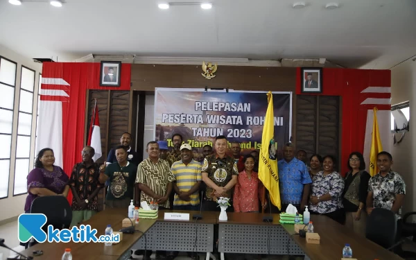 Lepas Peserta Wisata Rohani ke Yerusalem, Bupati Freddy Thie: Titip Doa untuk Tanah Kaimana