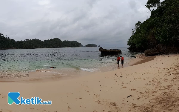 Memiliki Panorama Alam yang Indah, Inilah Keindahan Pantai 3 Warna yang Tersembunyi