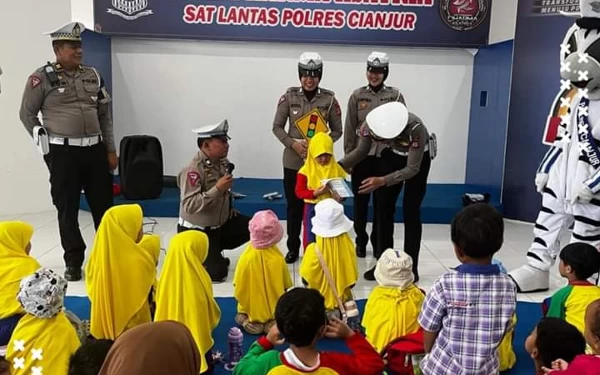 Thumbnail Berita - Cerita Anak TK di Cianjur Jadi Sahabat Polisi