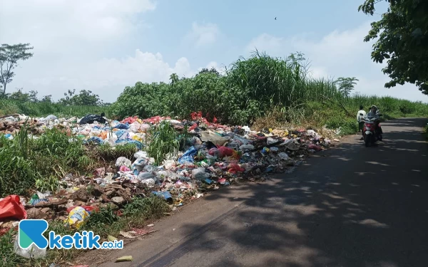 Warga Keluhkan Tumpukan Sampah Dekat Pasar Wringin, Begini Tanggapan DLH Bondowoso