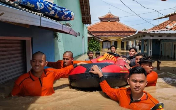 Thumbnail Berita - Cuaca Ekstrem Landa Sebagian Jawa Barat, BMKG Imbau Hal Ini